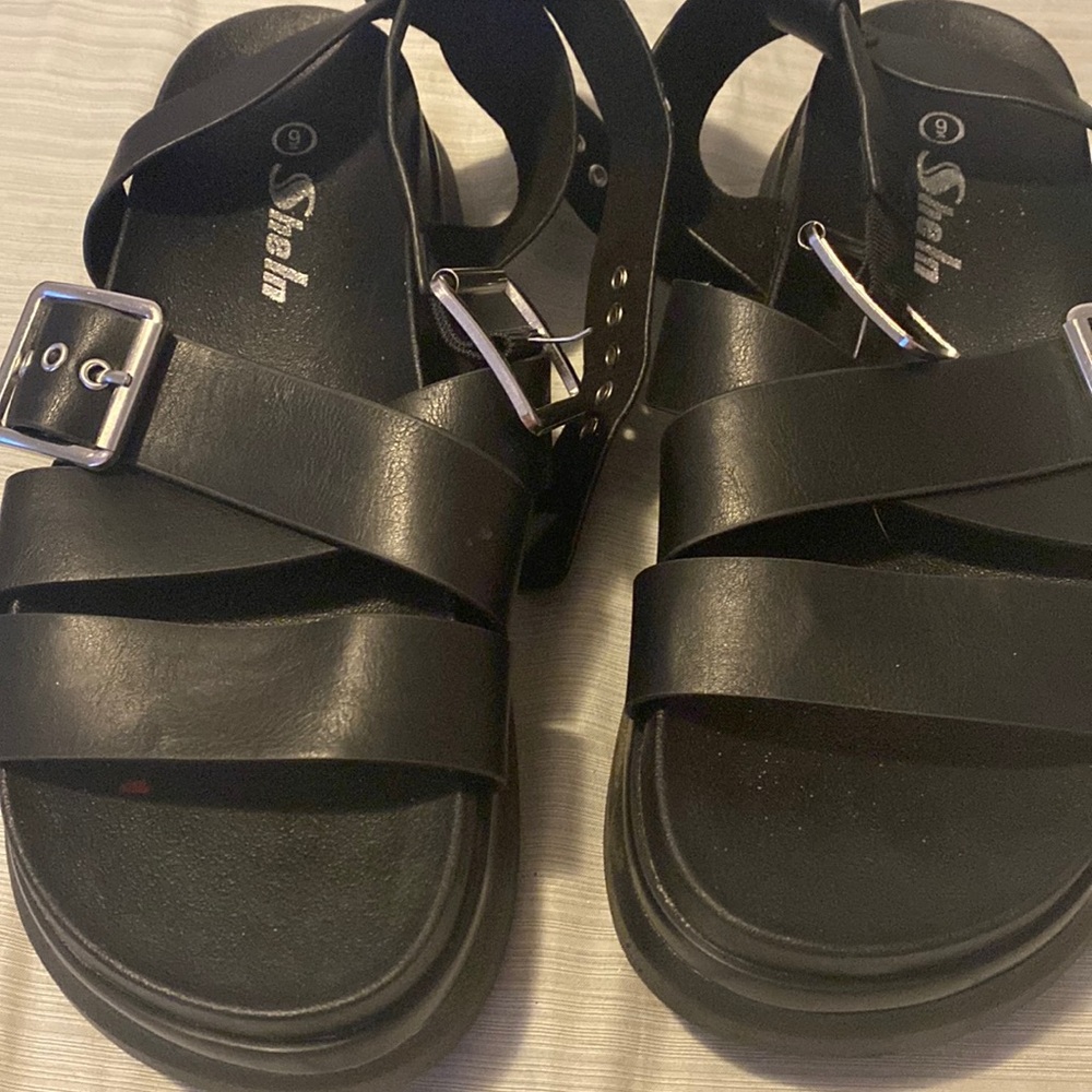 Black sandals with buckle